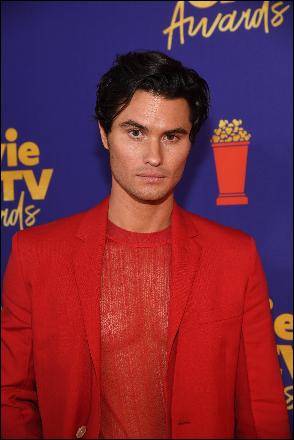 chase-stokes-outfit-mtv-movie-tv-awards-2021 (2048x3072, 493 kБ...)